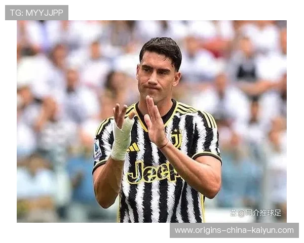 弗拉霍维奇禁区前倚住后卫，转身勾射直钻网窝