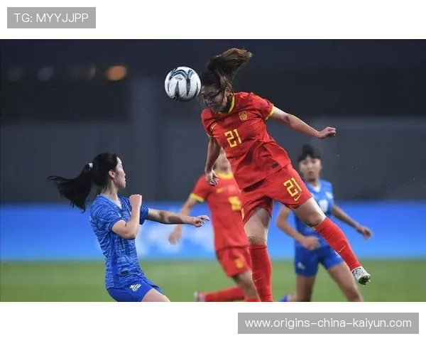 加拉塔萨雷女足杨莉娜反跑接球，回敲后队友远射形成威胁